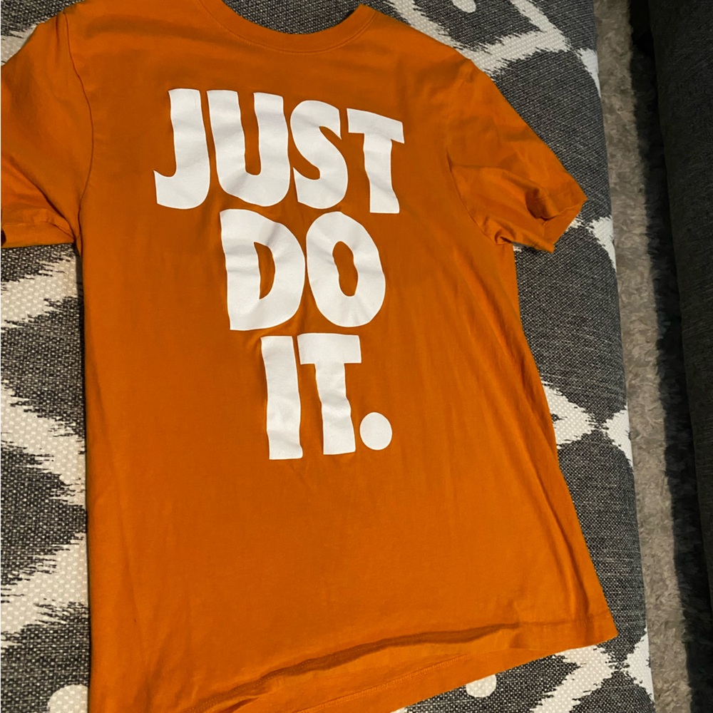 Nike t-shirt size small